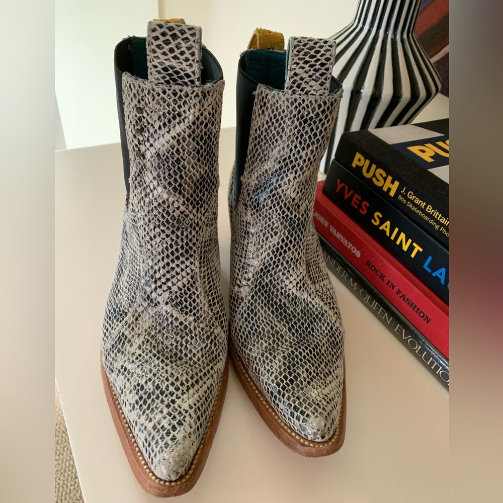 Ps Kaufman Freeway Chelsea Boots size 7 snakeskin…beautiful soft leather